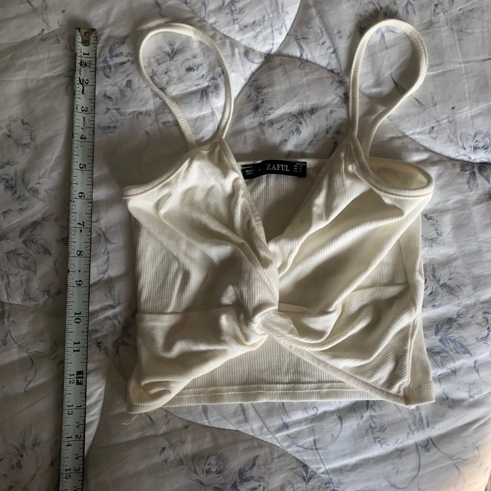 🍦ZAFUL Cream Cropped Ribbed Tank Top with Twist Front 🍦